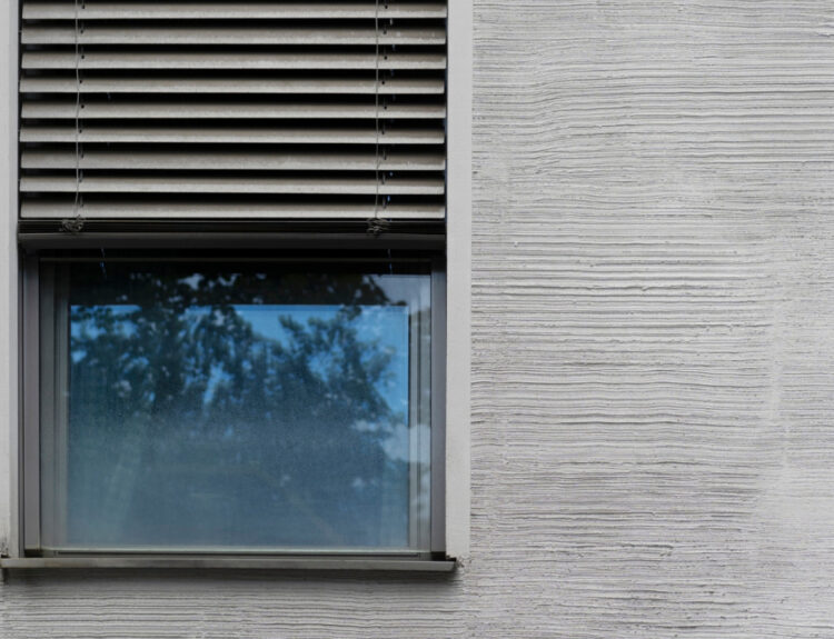 Comment dépanner un volet roulant à Bougival : conseils pour une intervention professionnelle